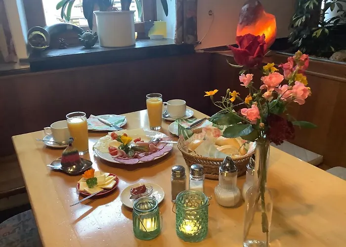 招待所 Hirschenbraeu Michel 3*