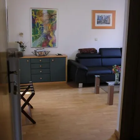 Hirschenbraeu Michel *
