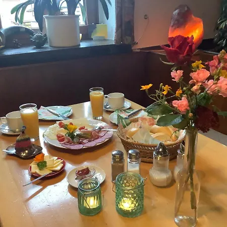 بيت ضيافة Hirschenbraeu Michel 3*